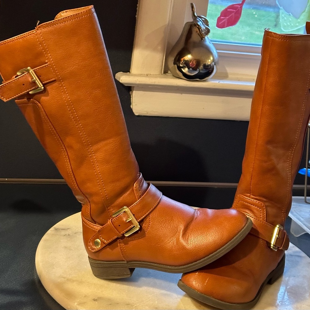Kohl’s Ridding Boots SZ 13 Brown Boots with memory foam Gold Buckles Har…
